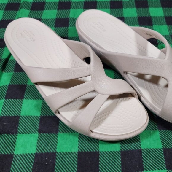 Crocs - Women's Sanrah Strappy Wedge - Womens US 7 - Picture 1 of 3